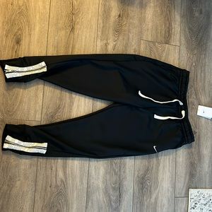 Nike Women's black sweats / joggers NWT